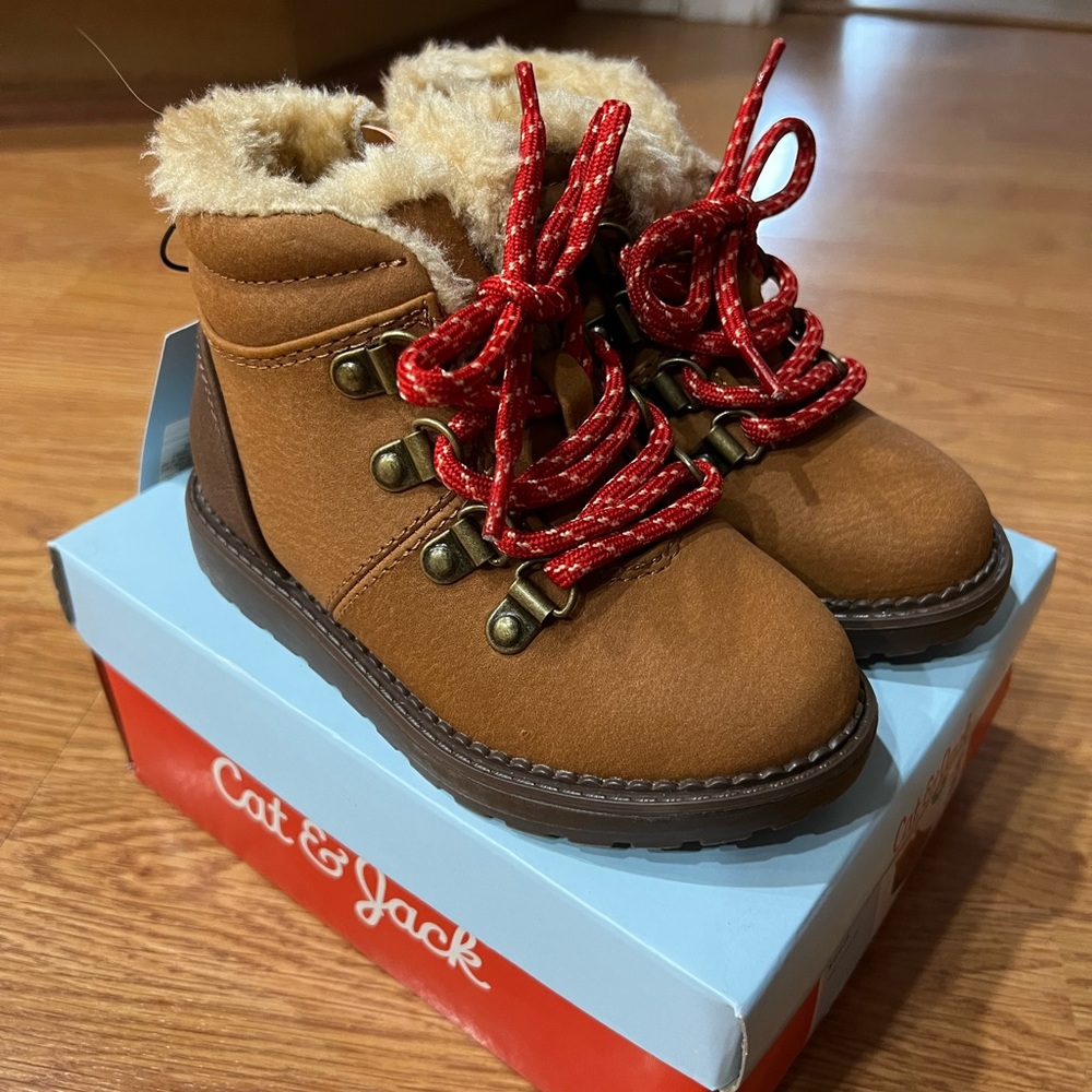 Cat and Jack Toddler Ryker Boots. NWT. Size 8. Cognac.